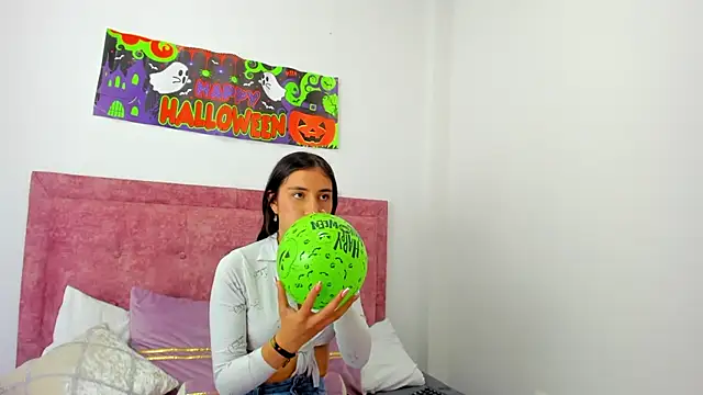 Vaiolet Miller online show from October 4, 2025, 8:29 pm