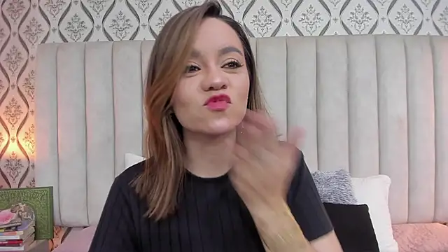 Sky Junne online show from October 12, 2025, 5:45 pm