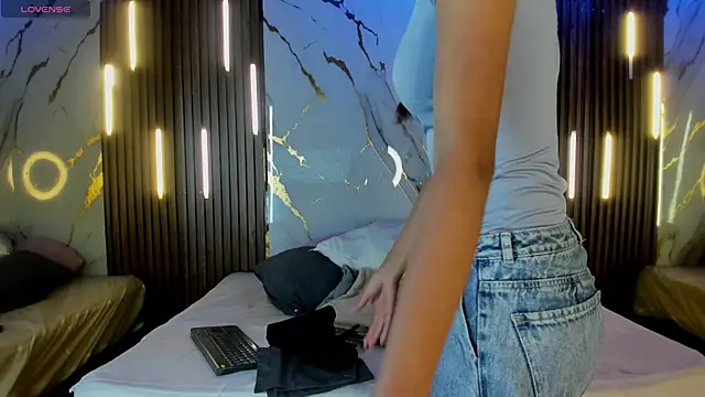 VictoriaDuart online show from November 9, 2025, 8:29 pm