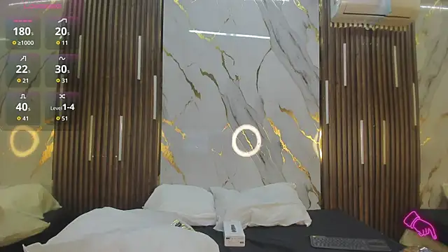 VictoriaDuart online show from April 4, 2026, 8:06 pm