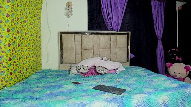 Snapshot of skinnyanddaphne chatting on May 10, 2026, 6:46 pm skinnyanddaphne online show from May 10, 2026, 6:46 pm
