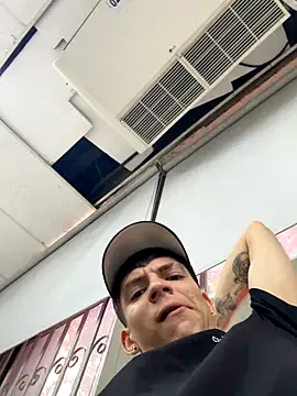 Snapshot of Luck__090 chatting on October 9, 2025, 6:17 pm Luck 090 online show from October 9, 2025, 6:17 pm