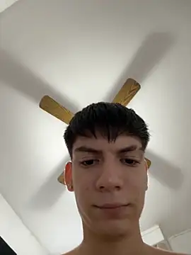 Snapshot of Luck__090 chatting on November 4, 2025, 9:25 pm Luck 090 online show from November 4, 2025, 9:25 pm