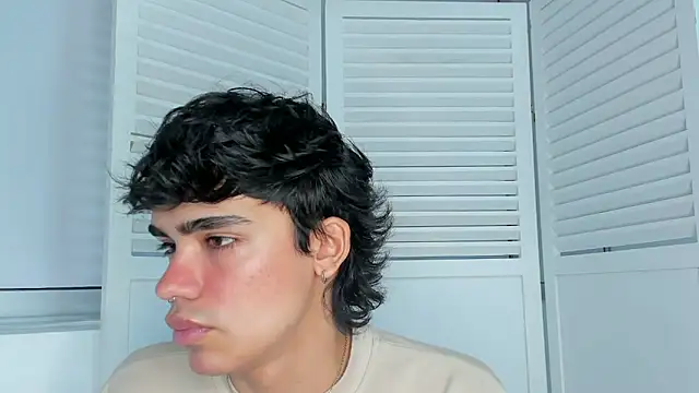 JoeCollins  online show from November 7, 2025, 10:54 pm