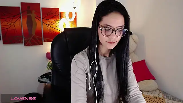 Ashley olivares online show from October 5, 2025, 1:53 pm