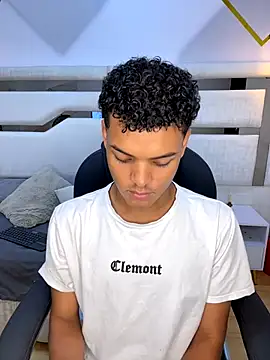 Snapshot of Valentino_Thompson chatting on September 14, 2025, 6:29 pm Valentino Thompson online show from September 14, 2025, 6:29 pm