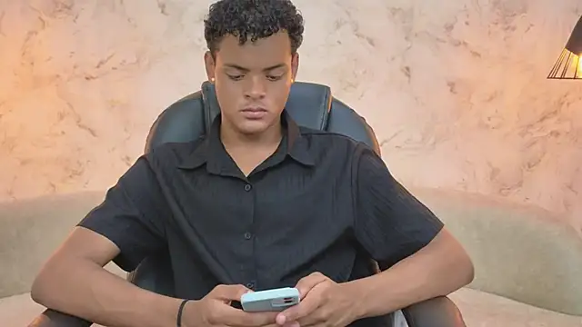 Snapshot of Valentino_Thompson chatting on September 29, 2025, 8:13 pm Valentino Thompson online show from September 29, 2025, 8:13 pm