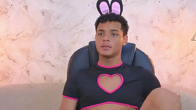 Snapshot of Valentino_Thompson chatting on September 30, 2025, 8:25 pm Valentino Thompson online show from September 30, 2025, 8:25 pm