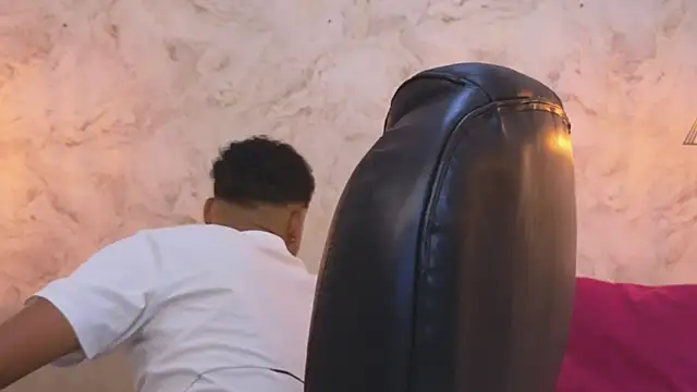 Snapshot of Valentino_Thompson chatting on October 3, 2025, 7:44 pm Valentino Thompson online show from October 3, 2025, 7:44 pm