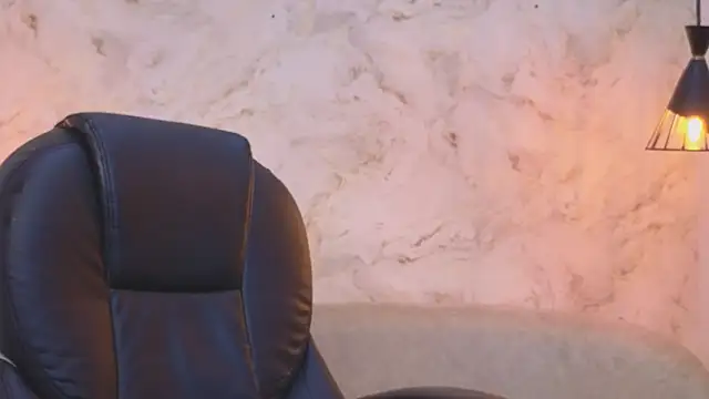 Snapshot of Valentino_Thompson chatting on October 7, 2025, 7:44 pm Valentino Thompson online show from October 7, 2025, 7:44 pm