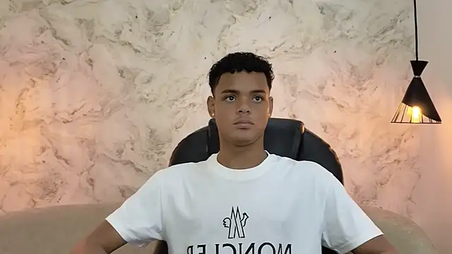 Snapshot of Valentino_Thompson chatting on October 8, 2025, 7:44 pm Valentino Thompson online show from October 8, 2025, 7:44 pm