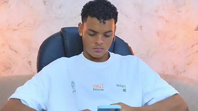 Snapshot of Valentino_Thompson chatting on October 9, 2025, 8:18 pm Valentino Thompson online show from October 9, 2025, 8:18 pm