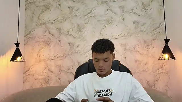 Snapshot of Valentino_Thompson chatting on October 12, 2025, 7:35 pm Valentino Thompson online show from October 12, 2025, 7:35 pm