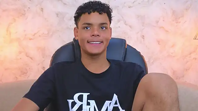 Snapshot of Valentino_Thompson chatting on October 13, 2025, 7:58 pm Valentino Thompson online show from October 13, 2025, 7:58 pm