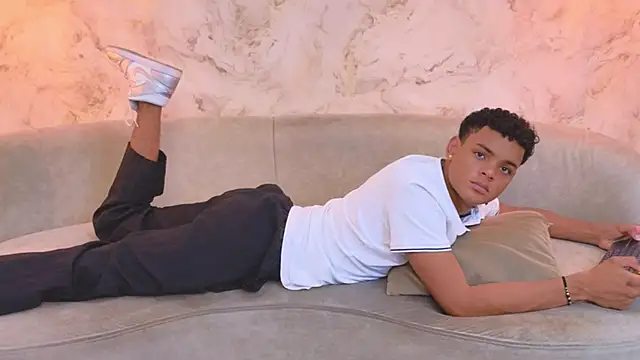 Snapshot of Valentino_Thompson chatting on October 14, 2025, 7:58 pm Valentino Thompson online show from October 14, 2025, 7:58 pm