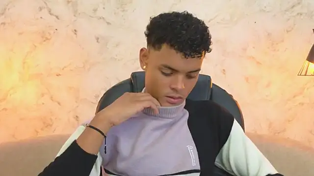 Snapshot of Valentino_Thompson chatting on October 24, 2025, 7:54 pm Valentino Thompson online show from October 24, 2025, 7:54 pm