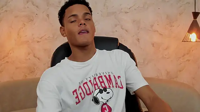 Snapshot of Valentino_Thompson chatting on November 10, 2025, 8:19 pm Valentino Thompson online show from November 10, 2025, 8:19 pm