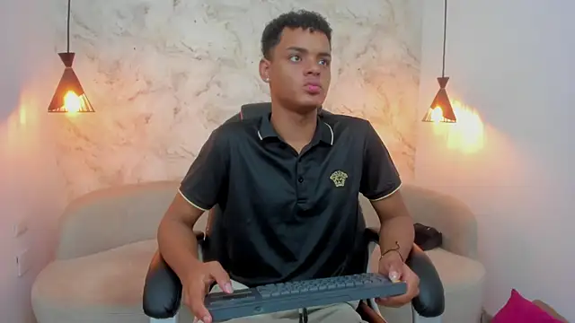 Snapshot of Valentino_Thompson chatting on November 12, 2025, 8:19 pm Valentino Thompson online show from November 12, 2025, 8:19 pm