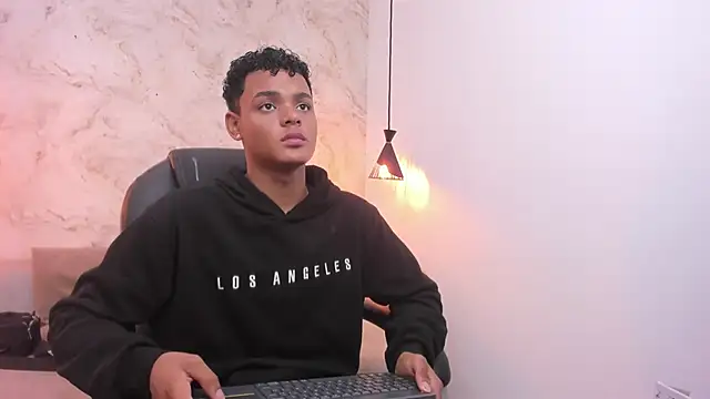 Snapshot of Valentino_Thompson chatting on November 15, 2025, 7:54 pm Valentino Thompson online show from November 15, 2025, 7:54 pm