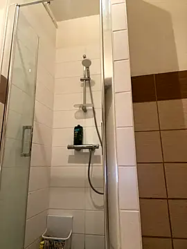 Snapshot of KE6FRAN7 chatting on September 10, 2025, 10:10 pm KE6FRAN7 online show from September 10, 2025, 10:10 pm