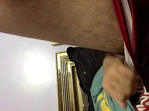 Snapshot of FlungBergenia chatting on November 7, 2025, 3:23 pm FlungBergenia online show from November 7, 2025, 3:23 pm