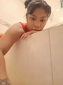 Snapshot of mamasitapetite chatting on May 6, 2026, 10:09 am mamasitapetite online show from May 6, 2026, 10:09 am