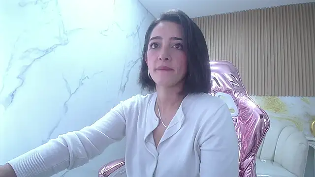 sara lopez s online show from November 4, 2025, 1:43 pm