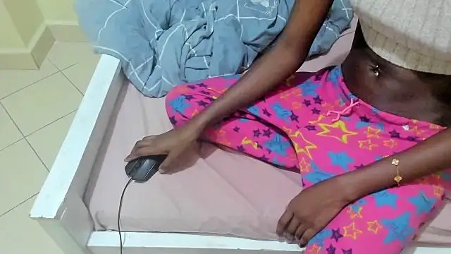 Snapshot of mapeees chatting on December 2, 2025, 12:05 am mapeees online show from December 2, 2025, 12:05 am