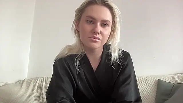 ElaraLuxxxe online show from October 8, 2025, 10:35 am