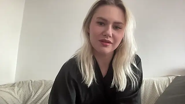 ElaraLuxxxe online show from October 28, 2025, 11:14 am