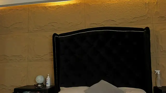 SophiaDior  online show from September 15, 2025, 12:38 pm