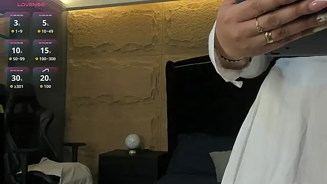 SophiaDior  online show from November 8, 2025, 11:43 am