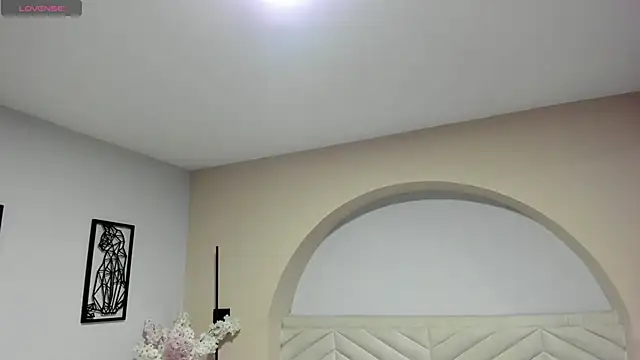 Mila Hank  online show from April 14, 2026, 12:11 pm