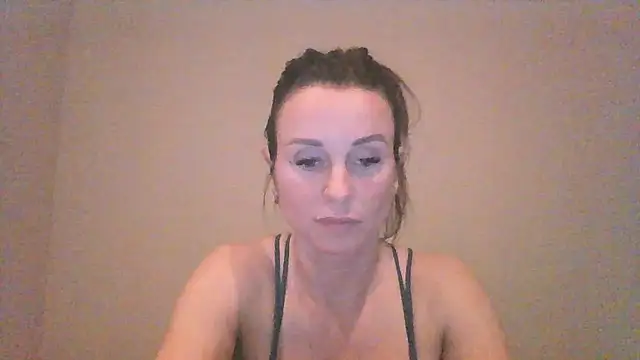 Justnani001 online show from April 23, 2026, 9:50 pm