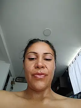 KittyHoleshot87 online show from April 9, 2026, 6:57 pm