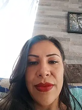 KittyHoleshot87 online show from April 13, 2026, 4:12 pm