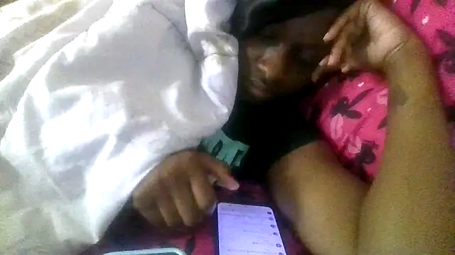 prettymaa online show from October 4, 2025, 7:23 pm