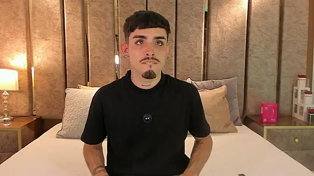 NikoStone  online show from October 19, 2025, 5:19 am