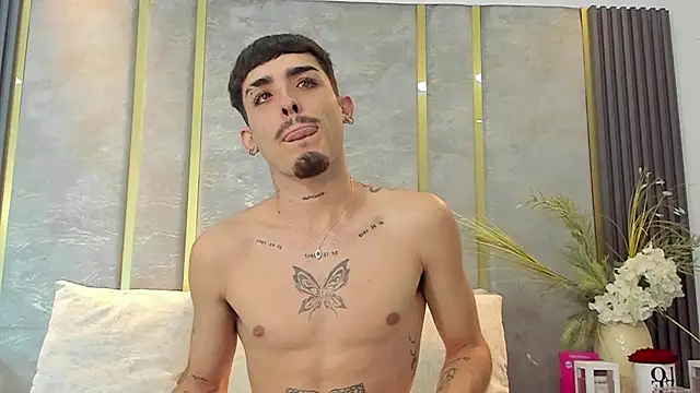 NikoStone  online show from December 3, 2025, 4:31 am