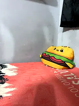 Snapshot of AlamJams chatting on October 8, 2025, 6:49 pm AlamJams online show from October 8, 2025, 6:49 pm