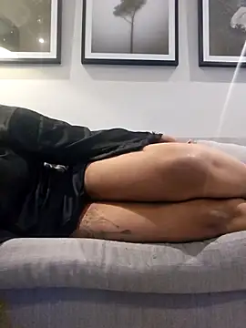 Snapshot of trickyOne chatting on December 17, 2025, 6:47 pm trickyOne online show from December 17, 2025, 6:47 pm