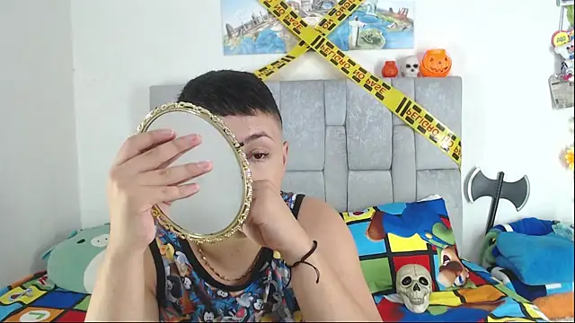 Snapshot of christopher_Hot chatting on October 21, 2025, 12:44 am christopher Hot online show from October 21, 2025, 12:44 am