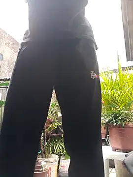 Dedede32 online show from October 28, 2025, 8:33 pm