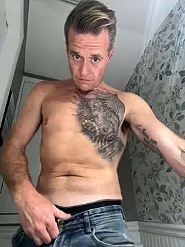 Snapshot of DILFiGuess11 chatting on September 23, 2025, 12:13 am DILFiGuess11 online show from September 23, 2025, 12:13 am