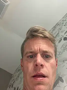 Snapshot of DILFiGuess11 chatting on September 25, 2025, 5:00 am DILFiGuess11 online show from September 25, 2025, 5:00 am