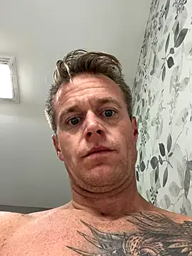 Snapshot of DILFiGuess11 chatting on October 1, 2025, 5:13 am DILFiGuess11 online show from October 1, 2025, 5:13 am