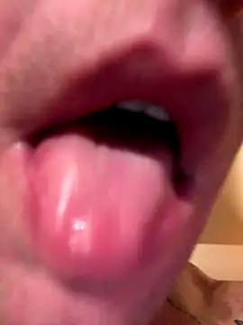 Snapshot of DILFiGuess11 chatting on November 7, 2025, 1:55 pm DILFiGuess11 online show from November 7, 2025, 1:55 pm