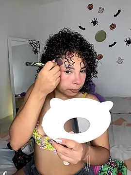 ViolettaMiller  online show from October 17, 2025, 1:14 pm