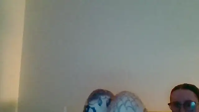 liltiddygoffwaifu online show from November 9, 2025, 2:21 am