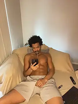 TRILLAHUNG online show from January 13, 2026, 6:24 pm